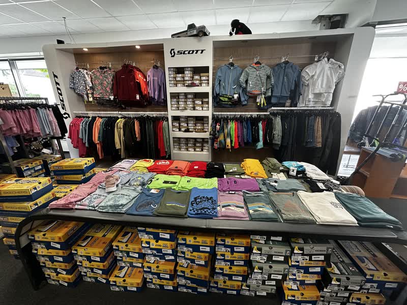 Scott und Sportequipment Bereich